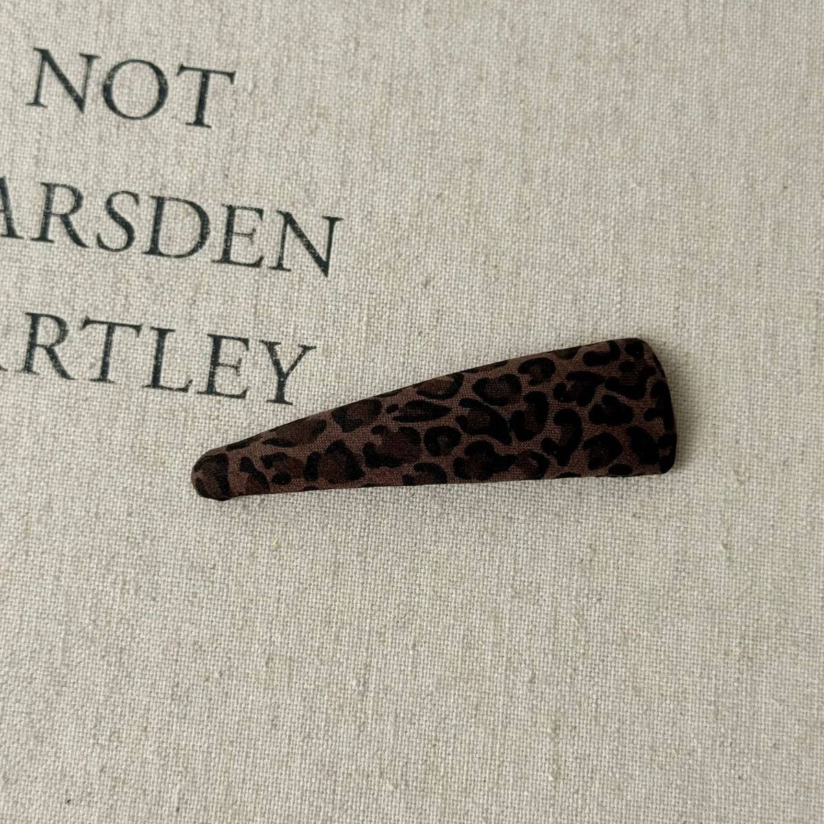 Leopard print shark tooth hair claw clip