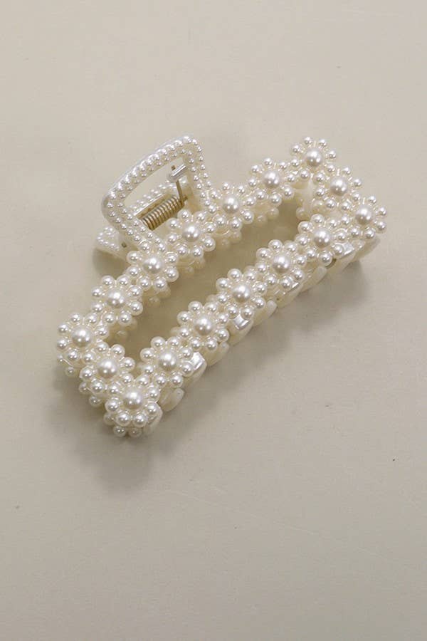 Pearl detailed flower shaped hair claw clip